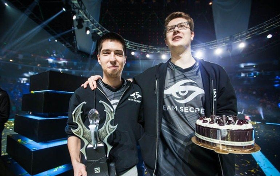 WBG赛后群访 TheShy：比赛中Weiwei都会让我小心对面Gank